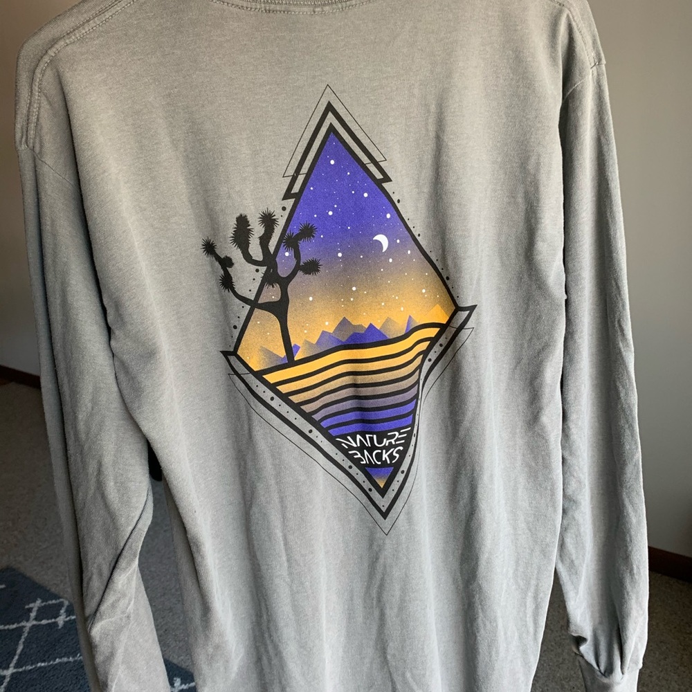 Nature Backs Long Sleeve Tee